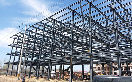 和政甘肃钢结构厂房屋面选材指南:确保性能与经济性的完美结合